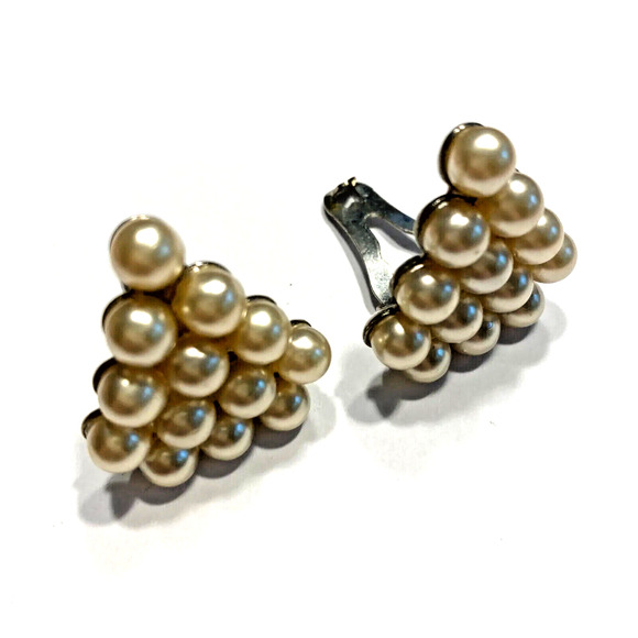 Vintage Dress Clips Mid Century Elegant Silvertone & Pearl Bead Triangles Chic - Picture 4 of 7